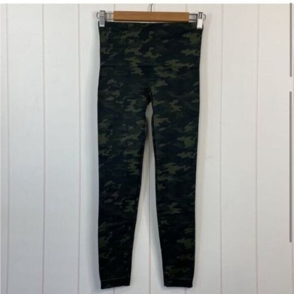 SPANX NWT Look at me Now Camo Green Seamless Leggings Size Medium - Picture 3 of 7